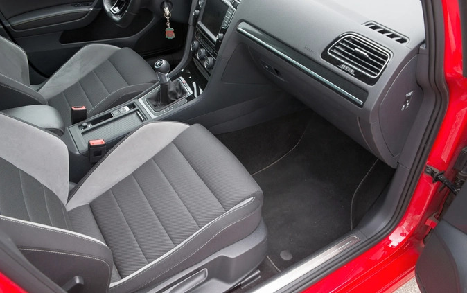Volkswagen Golf cena 97000 przebieg: 72300, rok produkcji 2015 z Warszawa małe 232